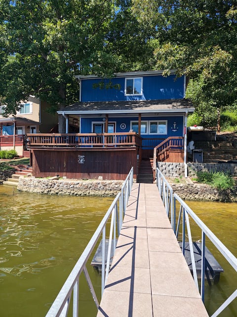 Lake Affect II w/Hot tub must be 25 & up to book