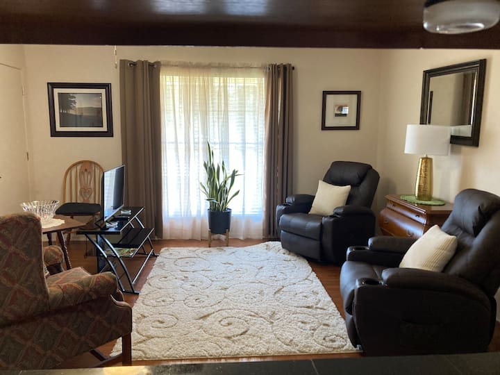 Duplex Airbnb A - Henderson, TX