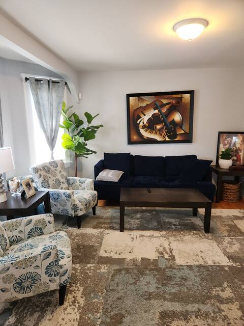 Entire Home in Woodbridge Twp