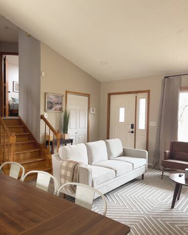 Charming house in Maplewood. gallery image 3