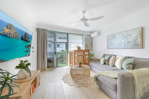 Top performing Airbnb: Kirra Beachfront, Oceanviews, Pool, Car Space, AC. in Coolangatta