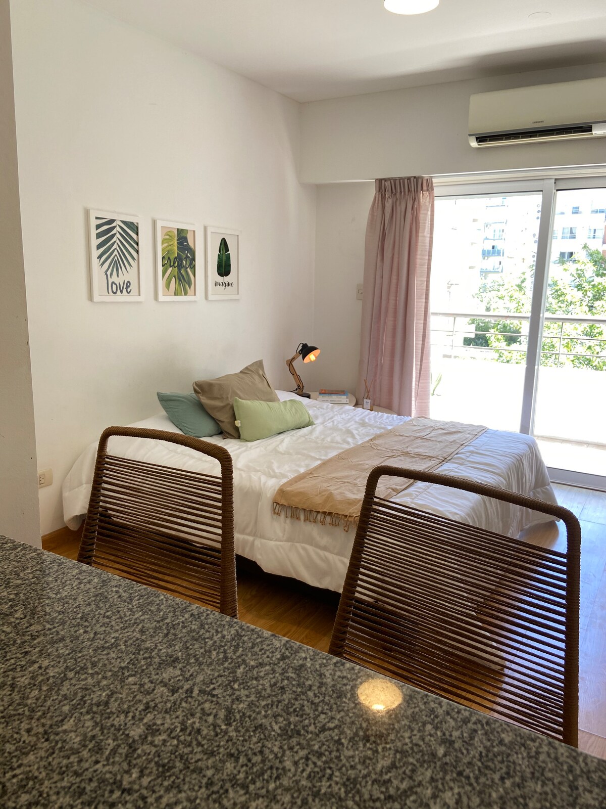 Popular Airbnb listing: Studio Céspedes in Comuna 13