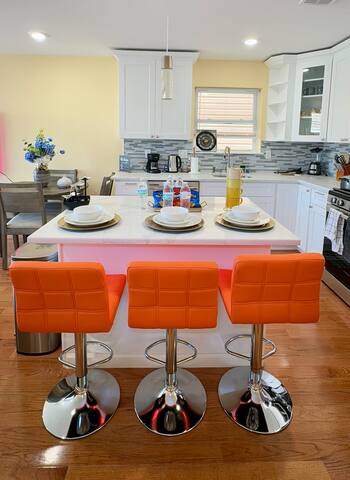 Home Away From Home | 15 min to EWR | Has it all gallery image 2