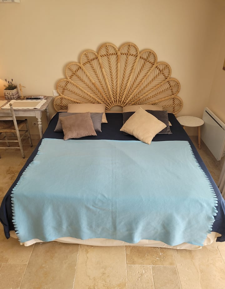 Posteľ 180 cm x 200 cm