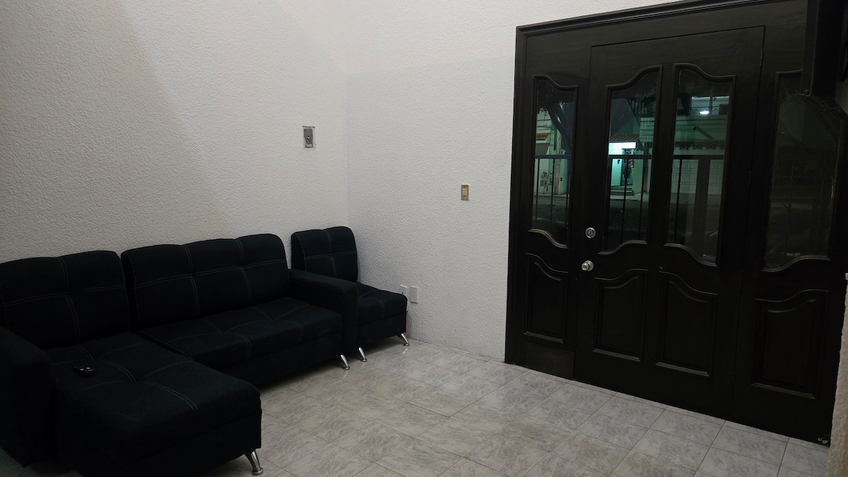 Popular Airbnb listing: residential center 9 beds in Virreyes