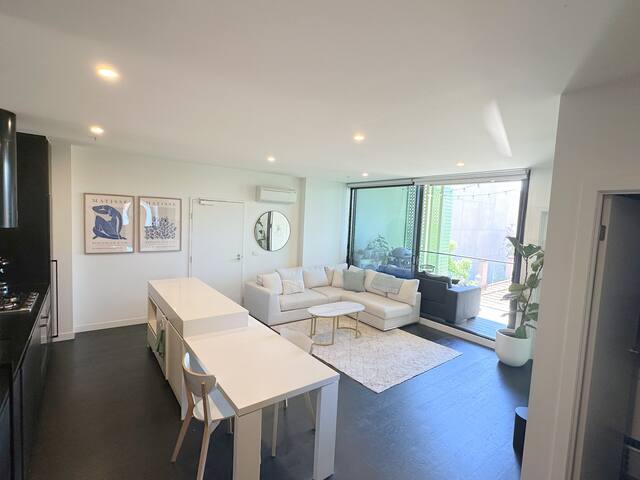 City Views: 2-Bed Luxury gallery image 2