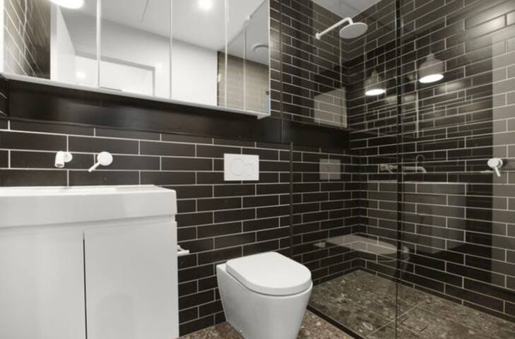 City Views: 2-Bed Luxury gallery image 4