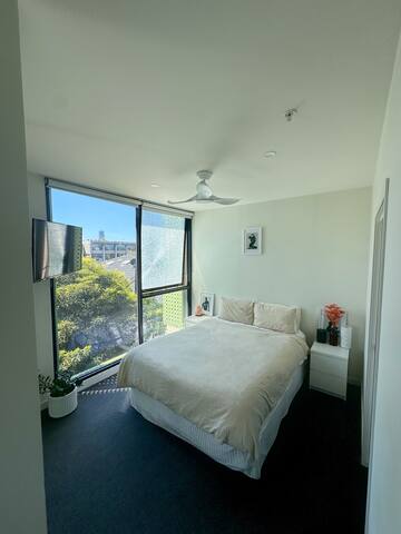 City Views: 2-Bed Luxury gallery image 5