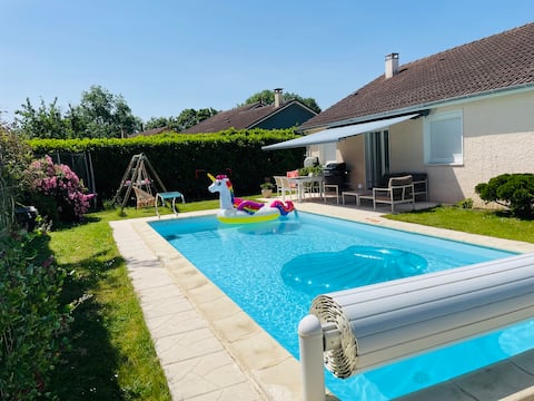 A green setting - Swimming pool - 7 min old Mans