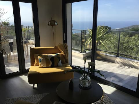 Top Airbnb: Beautiful 3 bedroom with stunning sea view in Coti Chiavari