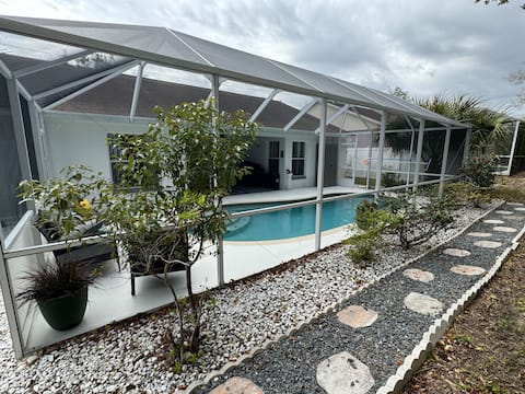 Beverly Hills Pool Home Close to Manatees