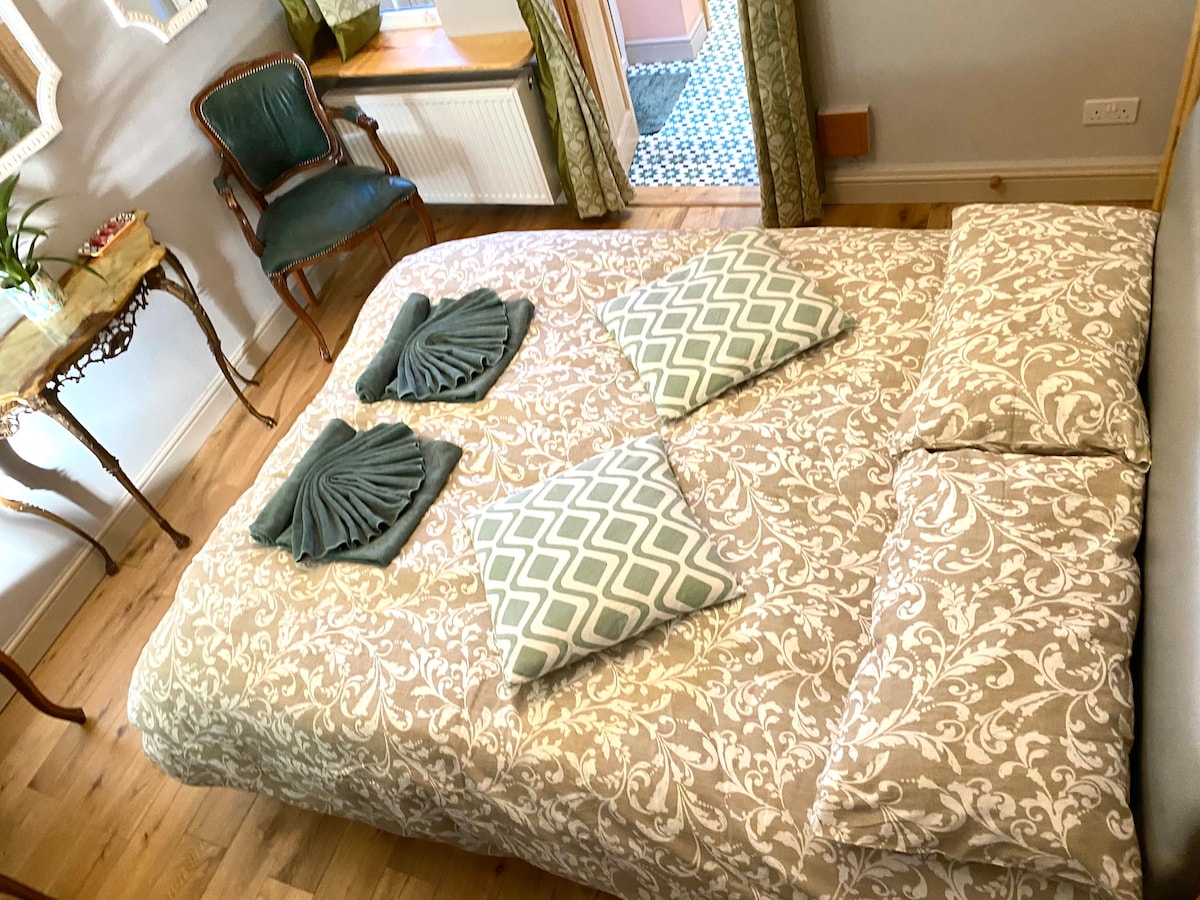 Norwich KING SIZE bed en-suite near UEA & Theatre