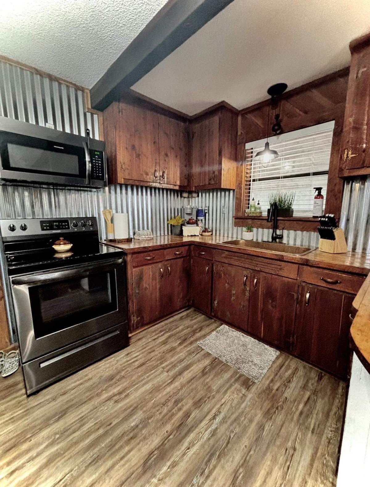 Charming 1900’s CABIN on Point A Cabins for Rent in Gantt, Alabama