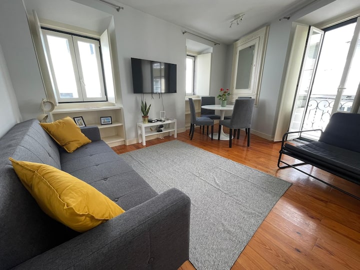 Barrio Alto Apartment T1 + Kitchen Fully Equipped - Lisbon