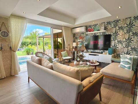Spectacular Villa Pool & Golf, Metro Country Club