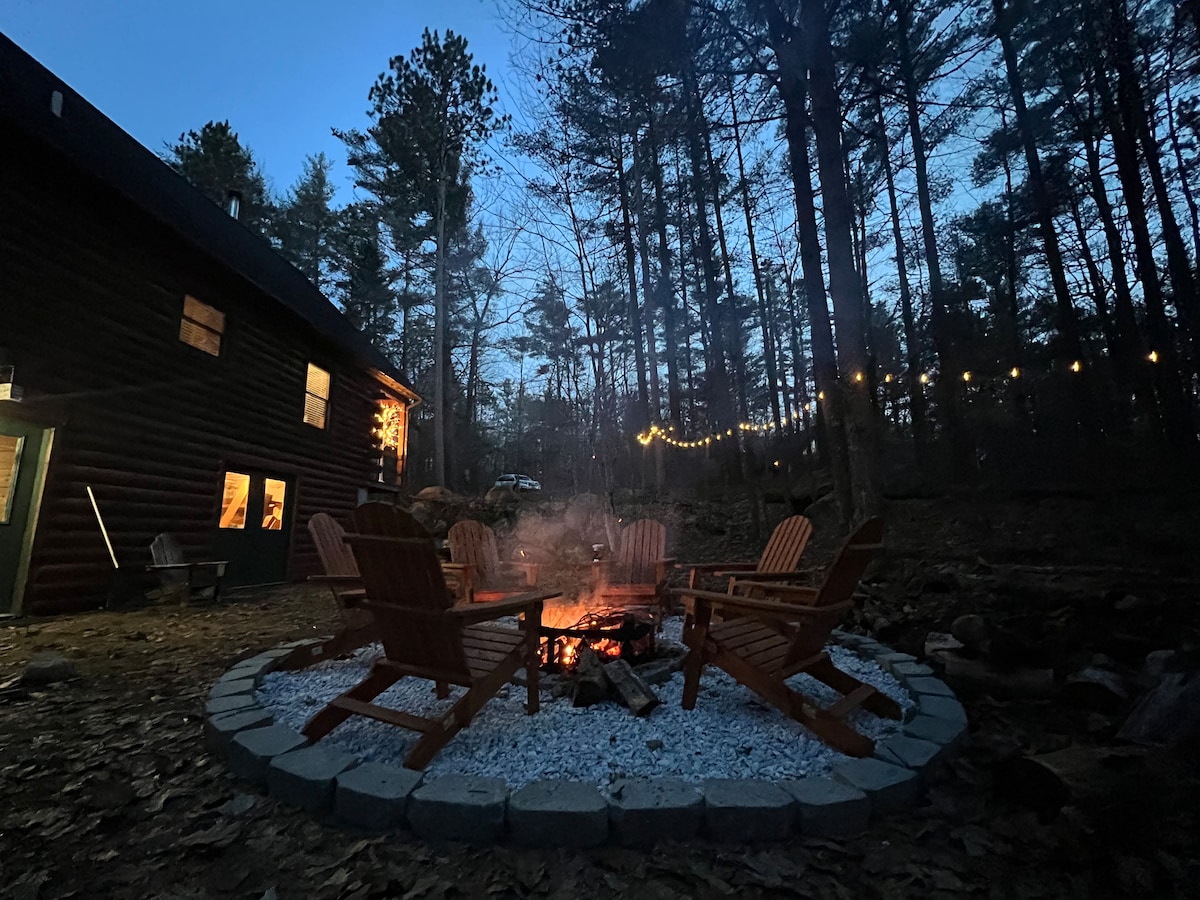 Cabaña rústica en Creek, ADK/Whiteface con jacuzzi - Cabañas en alquiler en  Jay, Nueva York, Estados Unidos - Airbnb, image size:1200x900