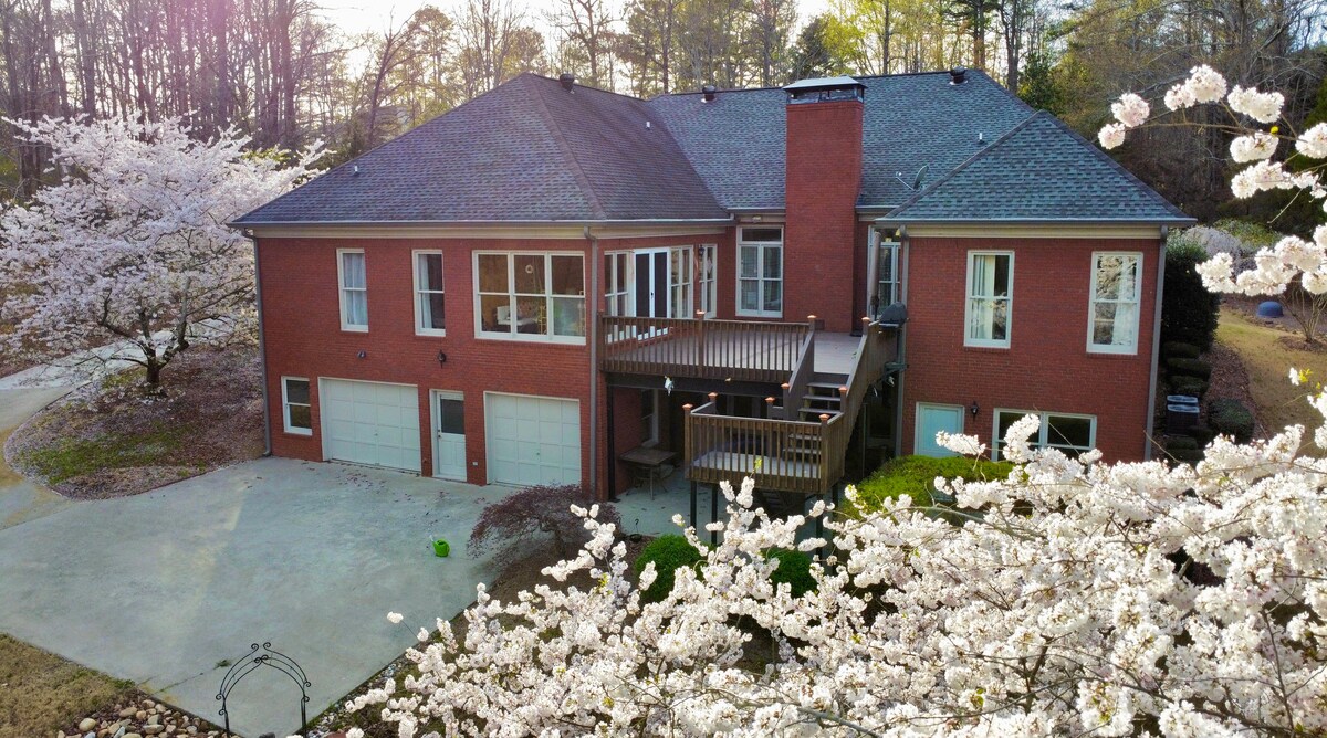 Spacious Room - Private Hallway - Garden View