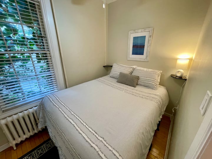 Schlafzimmer 1