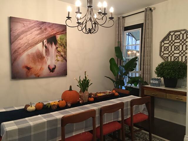 Beautiful Downtown House gallery image 2