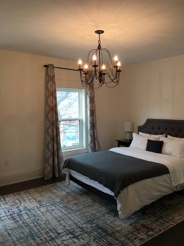 Beautiful Downtown House gallery image 5