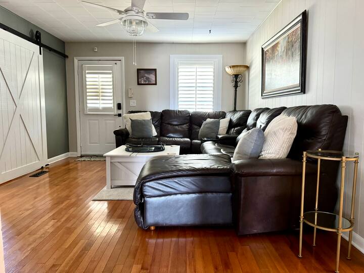 Sunshine House: 5 beds, private farm-stay