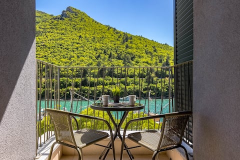 Successful Airbnb property: Sea-View Balcony Apt Green Zone in Ripenda Kosi