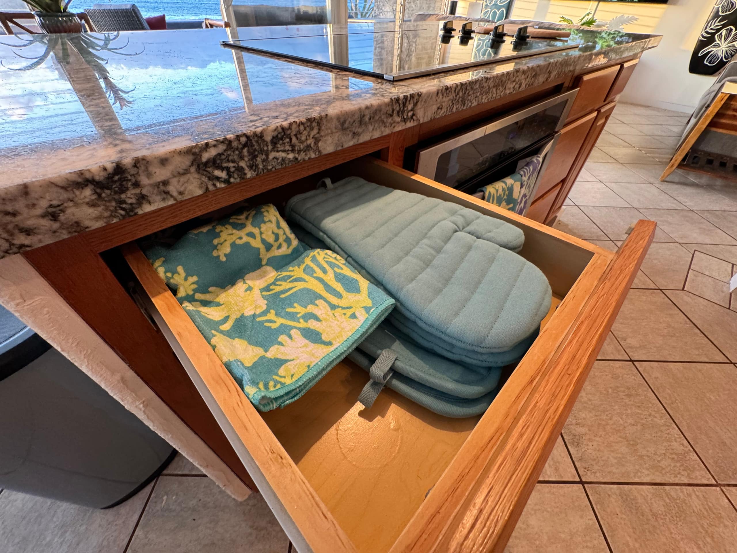 Condo in Lahaina · ★4.87 · 2 bedrooms · 3 beds · 1 bath - Image 16