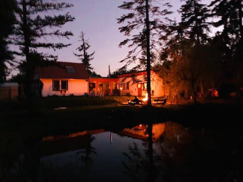 Top Airbnb: Idyllic weekend cottage by the lake in Erfurt