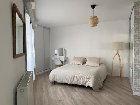 New and bright studio with terrace (metro 11)