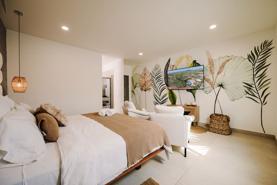 A king suite with a garden window