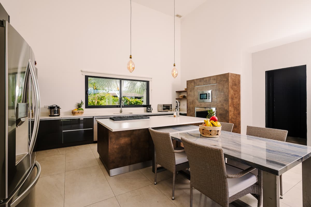 The kitchen and dining table