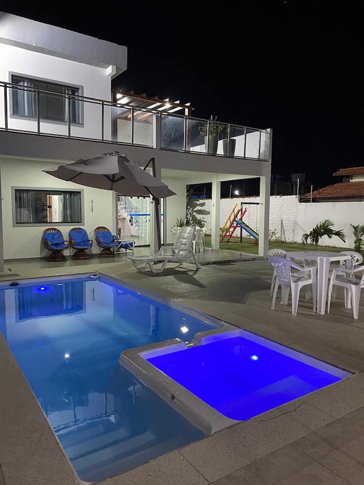 Spacious House in Atalaia, 6 Suites with A/C, Full Amenities