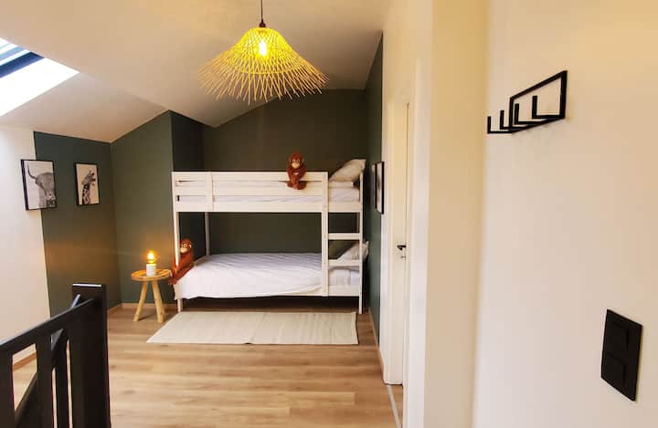 ห้องชั้นลอยสำหรับเด็กๆ  ฟูกนอนก็มีคุณภาพสูงเช่นกัน 