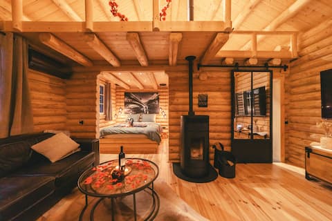 Cosy Cottage w/ Jacuzzi in Amazing Region