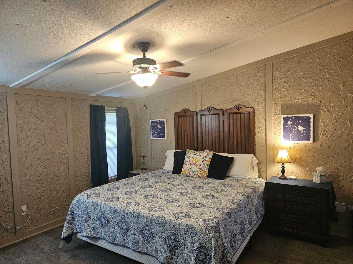 Спалня 1 - суперголямо двойно легло с това, което ни казаха, че е най - удобният матрак досега 