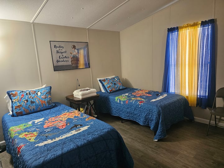 Dormitorio 3, 2 camas individuales con colchones increíbles y otro vestidor.