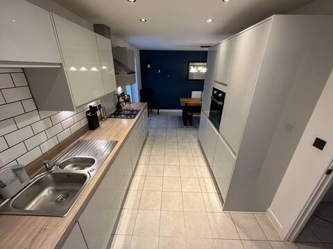 Two bed new build home ready for a weekend away!