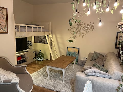 Top performing Airbnb: Large studio for 3 people in Neuilly Sur Seine