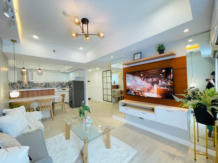 The Penthouse @ Azure North - San Fernando