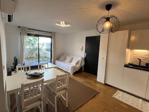 Top Airbnb: 2 bedroom garden apartment, pool Cavalaire-sur-Mer in Cavalaire Sur Mer