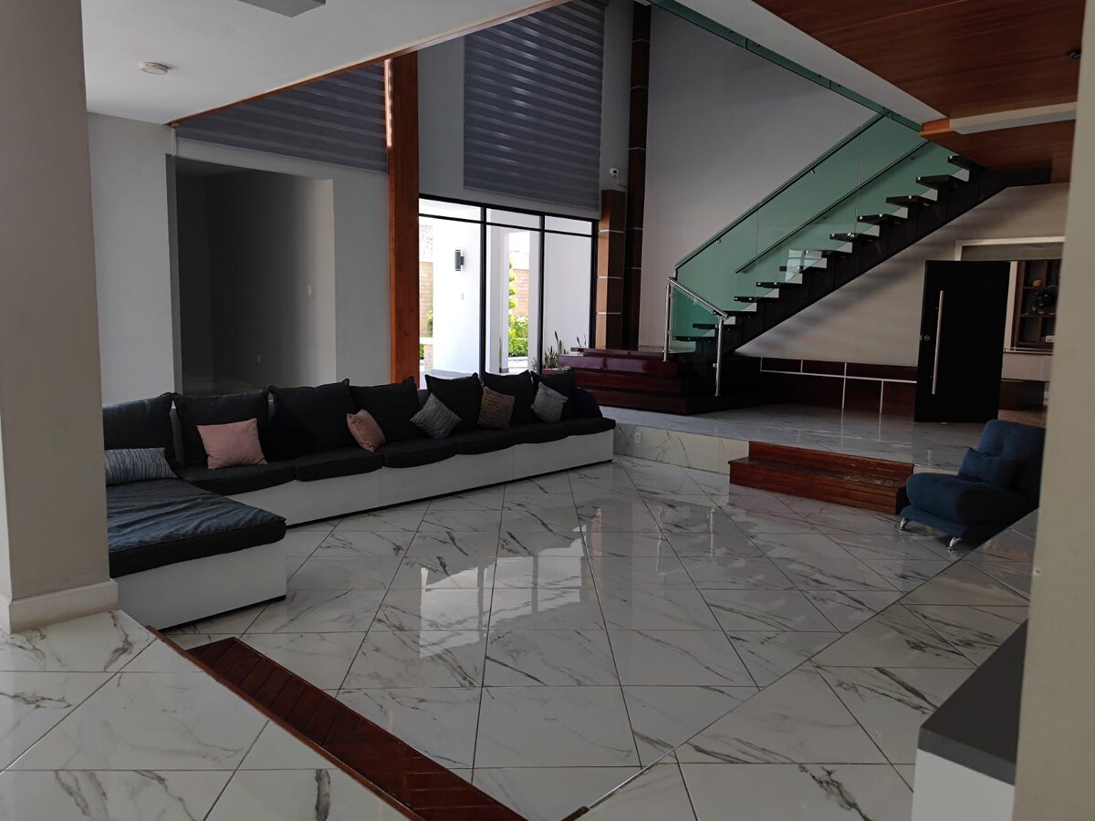 Propiedad de Airbnb exitosa: modern house with a beautiful poolvery beautiful en Tlayecac