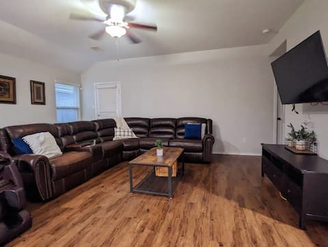 Comfort n Convenience - Spacious Home near I-10
