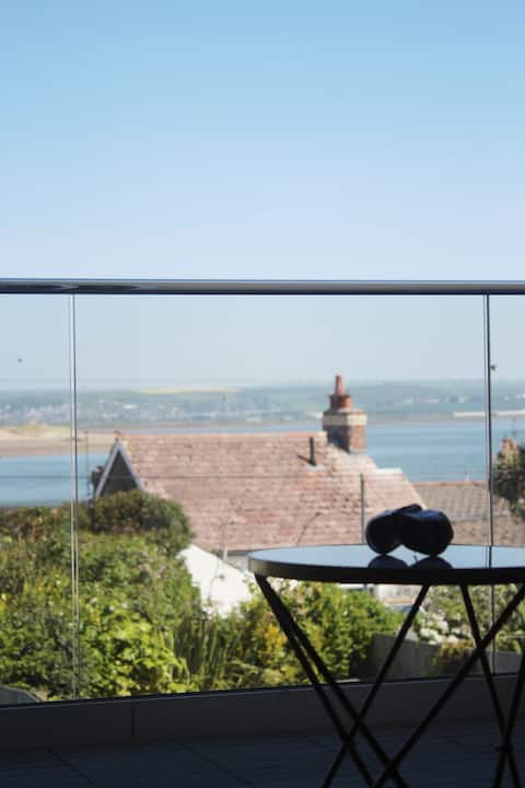 Successful Airbnb property: Beautiful 4 storey home, garden, amazing sea views in Northam