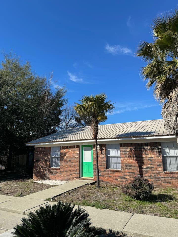 Comfy & Close To Beach - ペンサコーラ・ビーチ, FL
