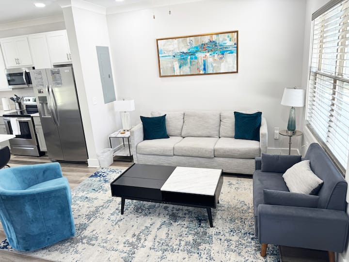 Open Concept First Floor Townhome, Sleeps 6