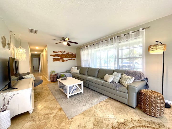 3 Min Walk To Beach | Arcade | 2 Kitchens - Daytona Beach Shores, FL