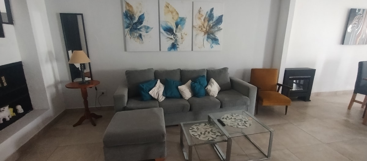 Anuncio de Airbnb popular: Spacious house in Tolosa -La Plata- en Partido De La Plata