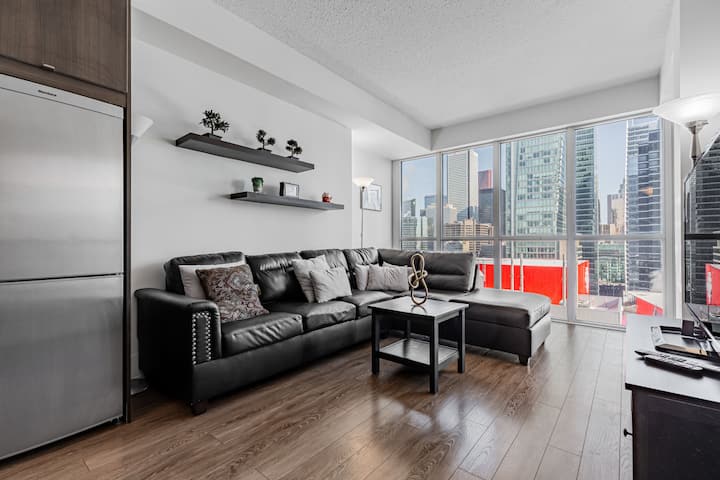 Luxury Cn Tower View, 2br, Free Parking - Toronto