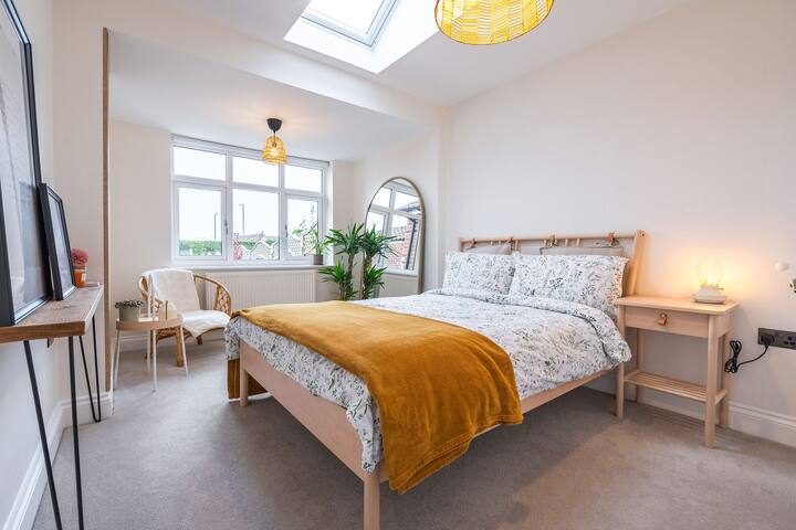 Cosy bungalow 10 mins from Manchester Airport