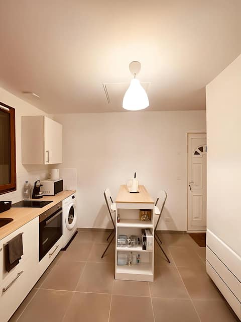 Cozy fully equipped studio, ideal!